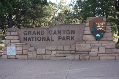 Grand Canyon Sign (Alexander Mirschel)  Copyright 
Infos zur Lizenz unter 'Bildquellennachweis'